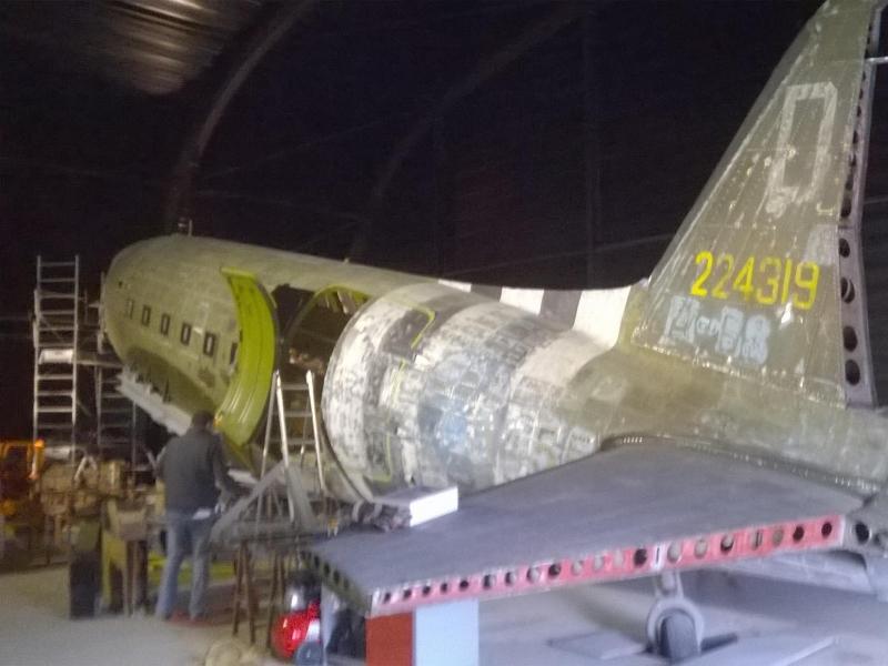 Rénovation peinture avion Musée D-Day Expérience - AVANT