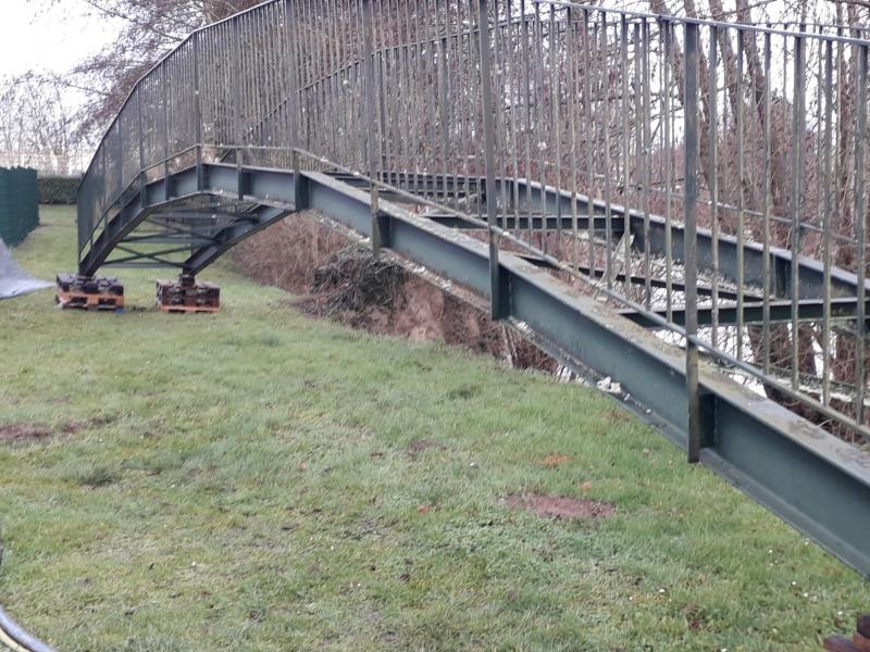 Rénovation peinture passerelle métallique - AVANT