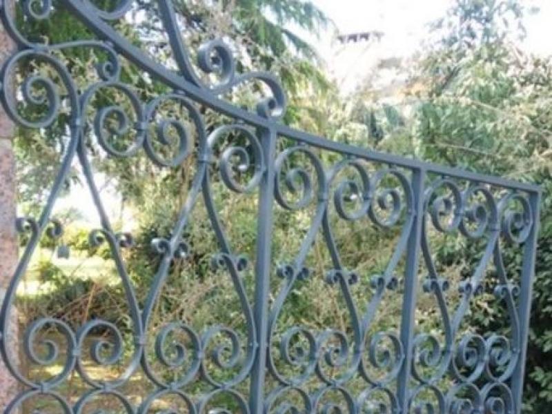 Rénovation peinture portail fer forgé - APRES