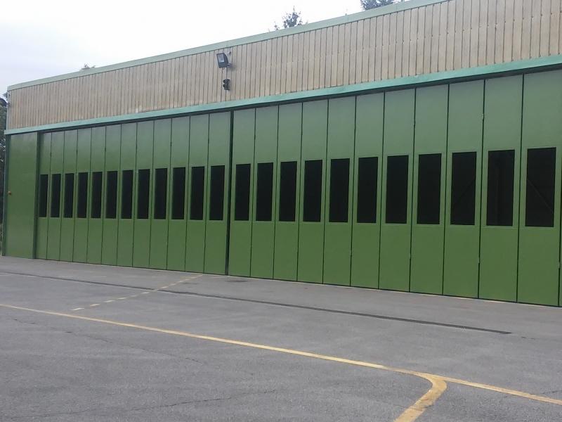 Rénovation peinture portes de hangar Douane de Lann-Bihoué - APRES