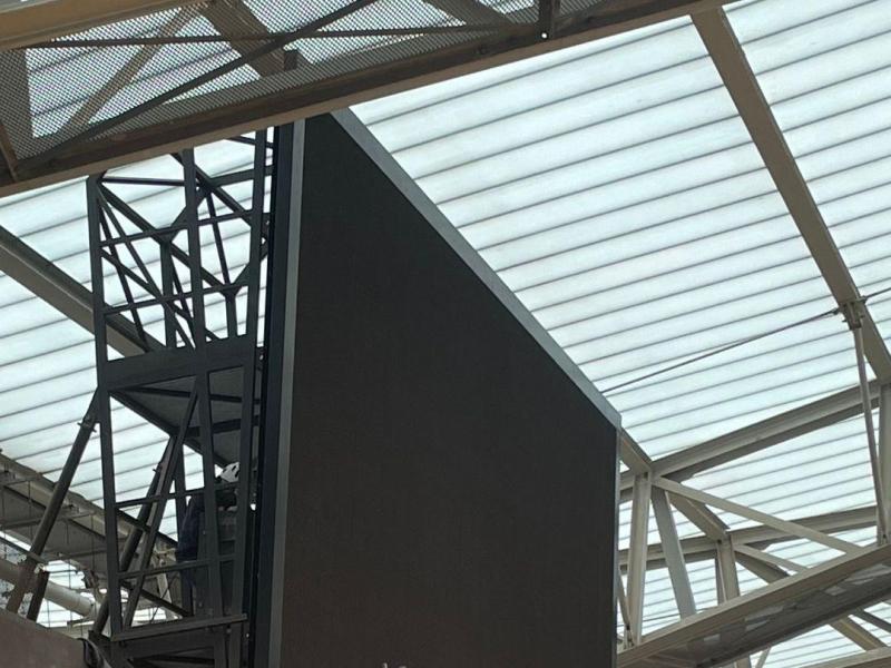 Structure des écrans géants du stade