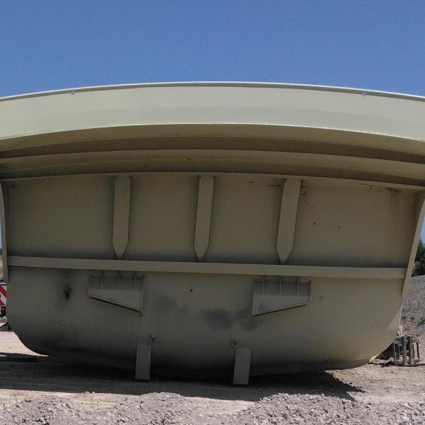 Benne de dumper  sur le site de la carrière