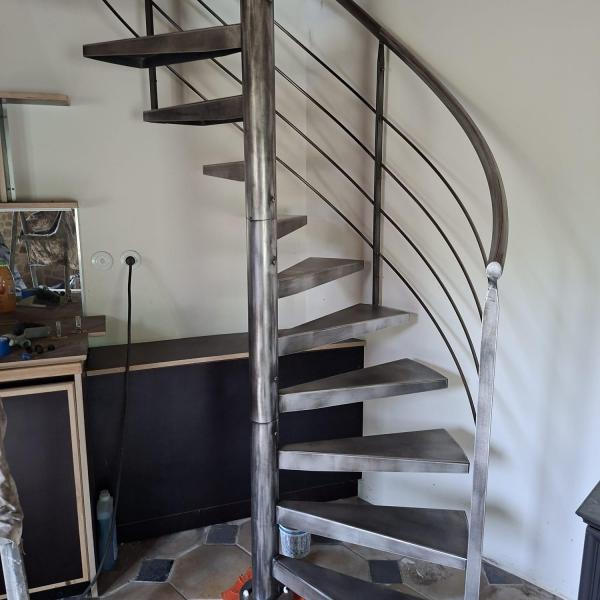 Escalier en acier ciré oxydé