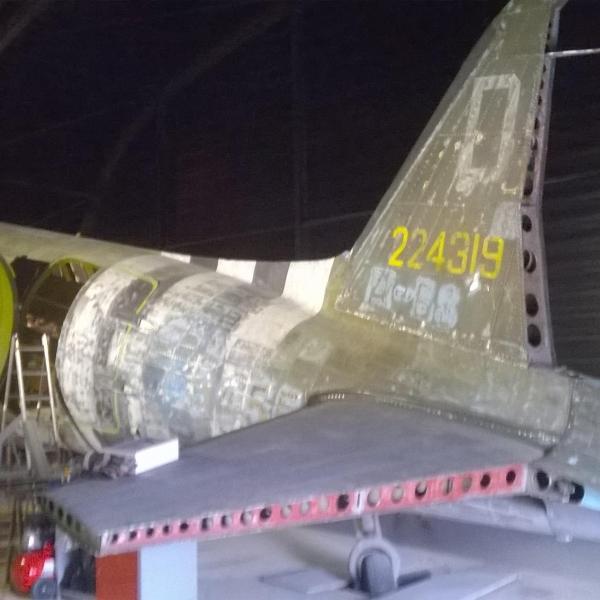 Rénovation peinture avion Musée D-Day Expérience - AVANT