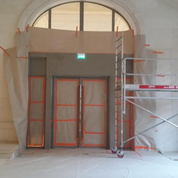 Rénovation peinture porte hall musée - PENDANT