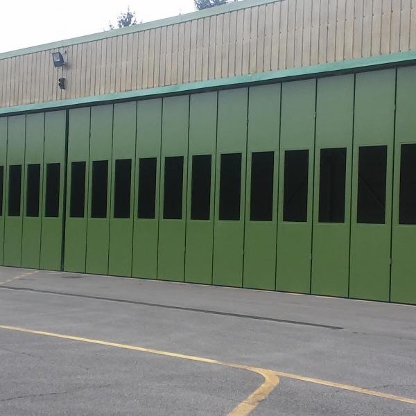Rénovation peinture portes de hangar Douane de Lann-Bihoué - APRES