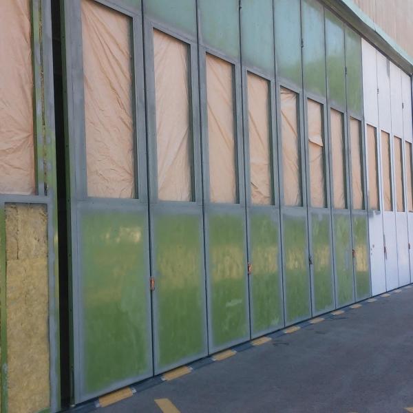 Rénovation peinture portes de hangar Douane de Lann-Bihoué - AVANT