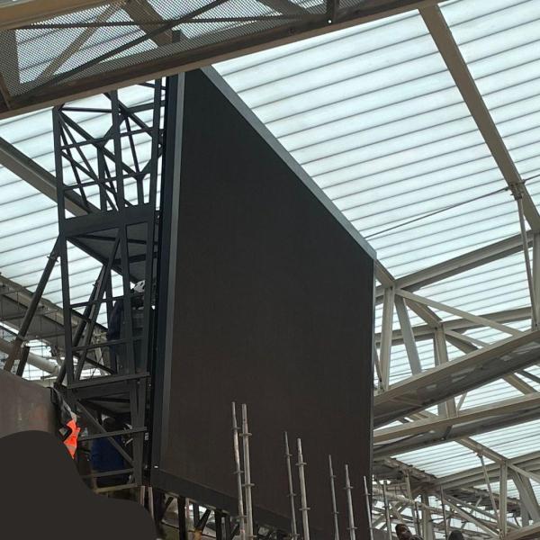 Structure des écrans géants du stade