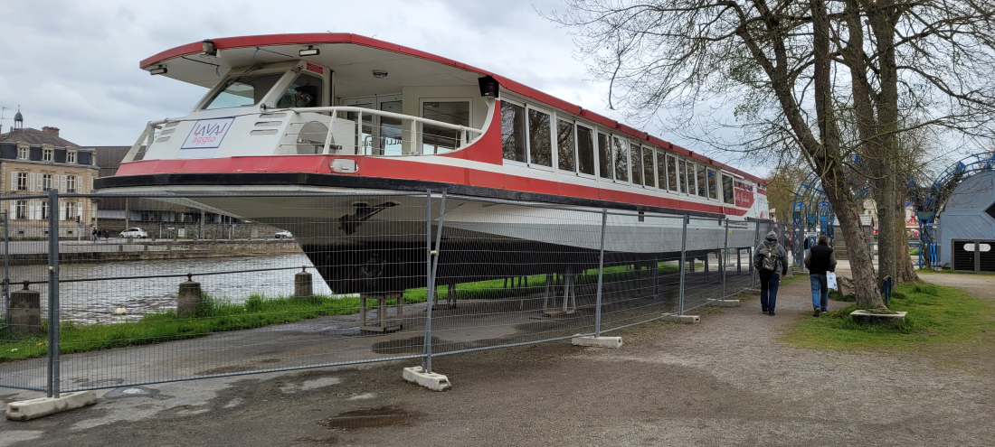 Rénovation peinture du bateau-promenade de Laval