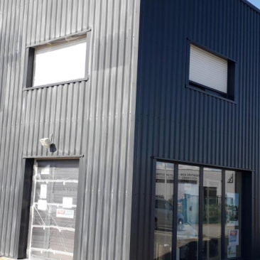 Bardage ext&eacute;rieur m&eacute;tallique ab&icirc;m&eacute; - SDI Peinture