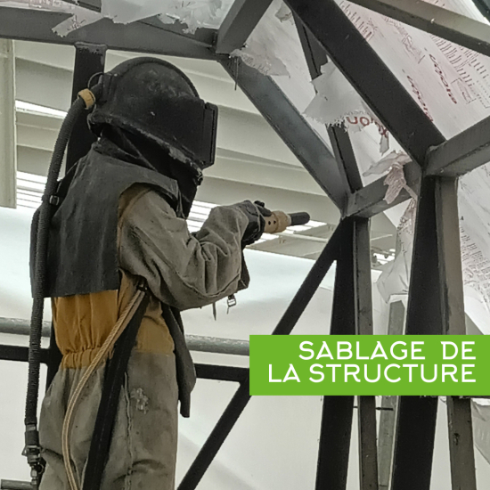 Sablage de l'infrastructure corrod&eacute;e avant traitement anticorrosion